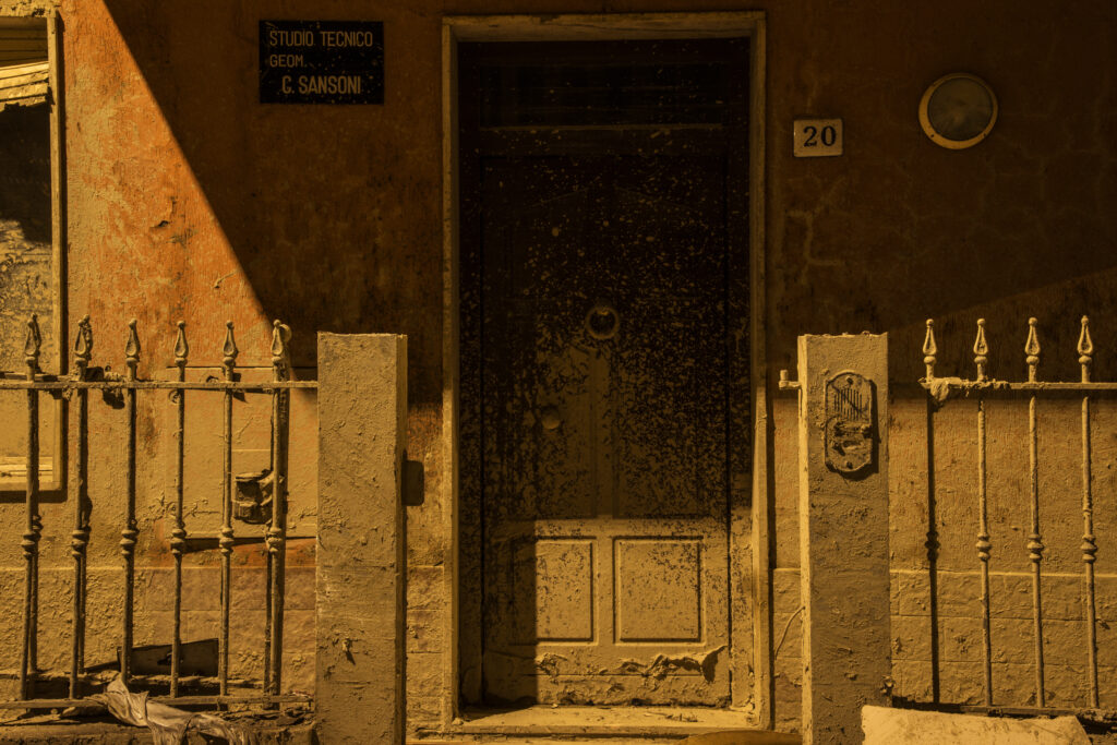 Alluvione di Faenza - Via Carboni di notte 3