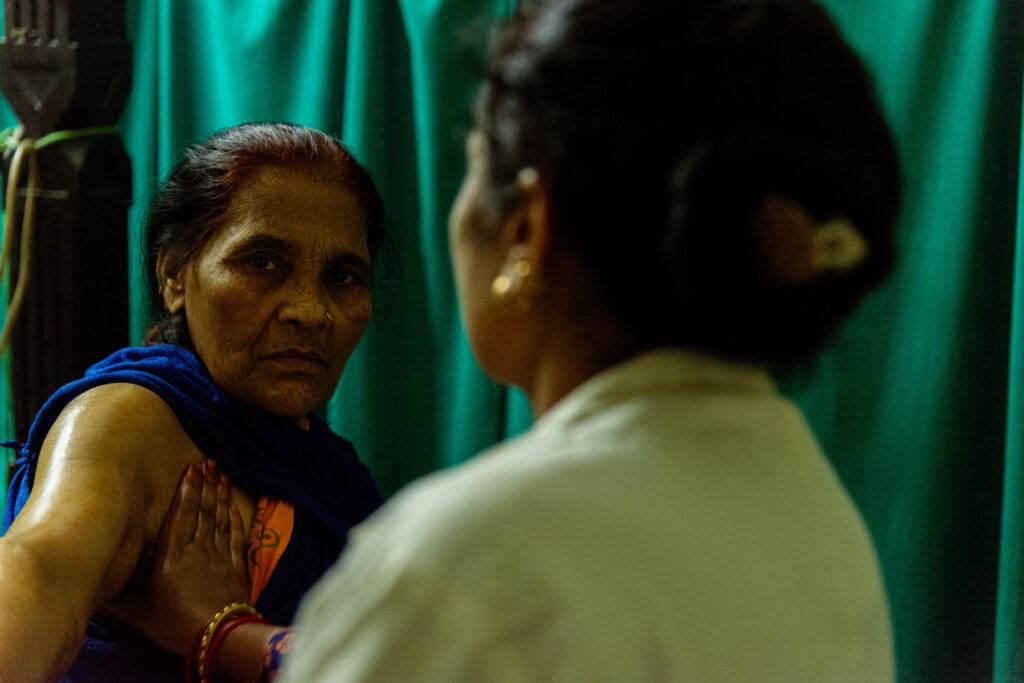 Sambhavna Trsut Clinic Panchakarma treatment. Ph. Credit: Claudio Avella