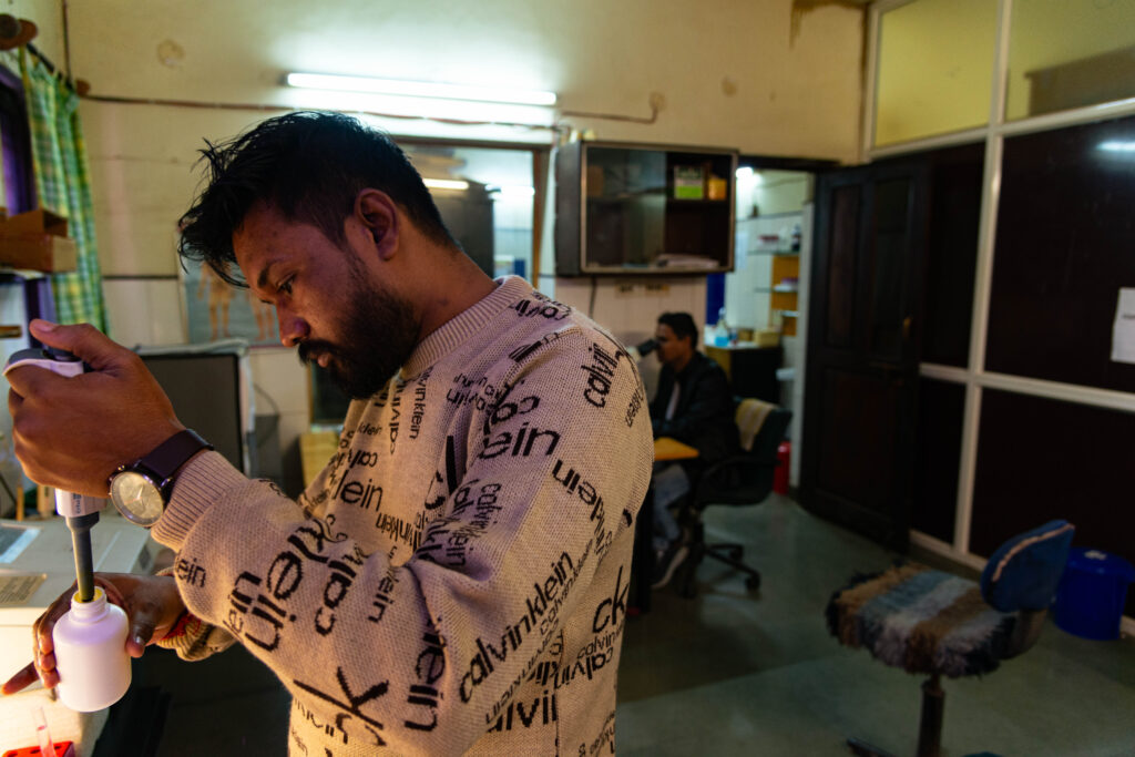 Sambhavna Trust Clinic, laboratory. Ph. Credit: Claudio Avella