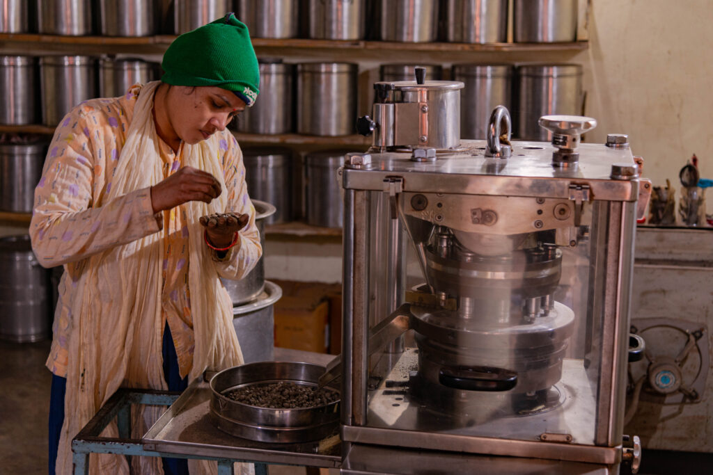 Sambhavna Trust Clinic, ayurvedic medicine production unit. Ph. Credit: Claudio Avella