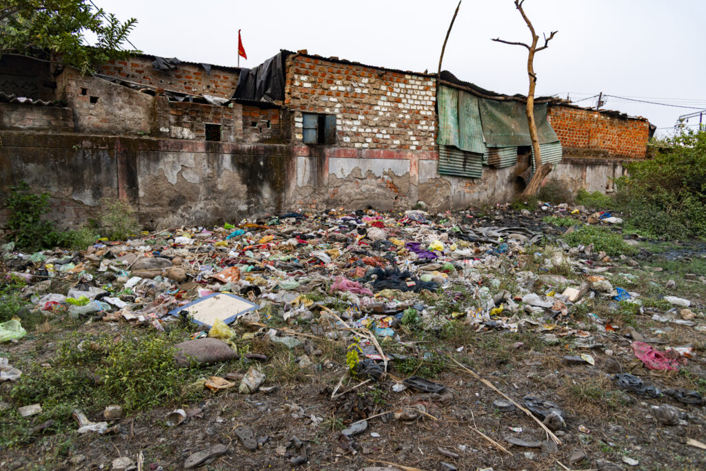 Bhopal Union Carbide chemical plant rubbles. Ph. Credit: Claudio Avella